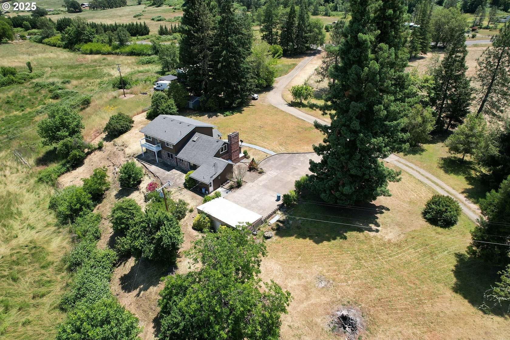 16.5 Acres of Land with Home for Sale in Canyonville, Oregon