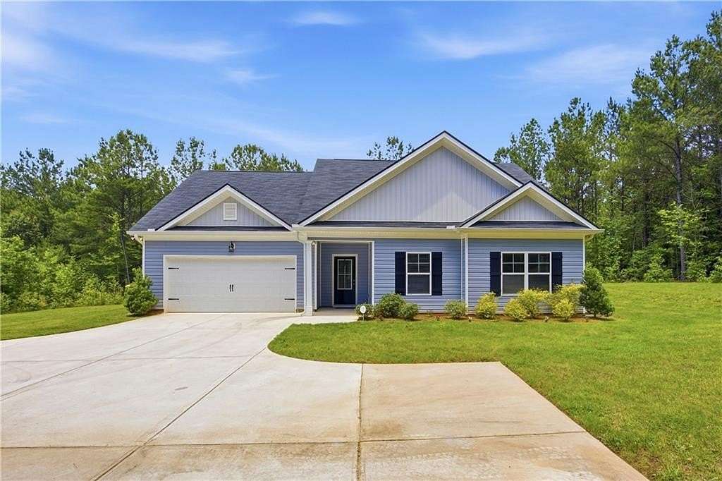 2.2 Acres of Land with Home for Sale in Grantville, Georgia