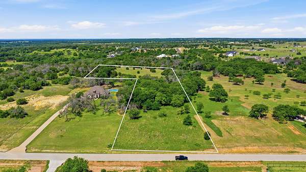 5 Acres of Residential Land for Sale in Poolville, Texas