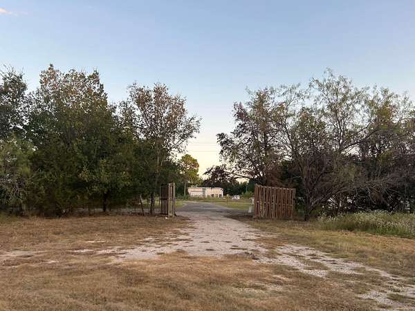 13.7 Acres of Land for Sale in Purdon, Texas