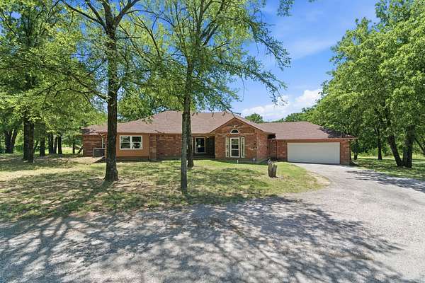 61 Acres of Land with Home for Sale in Gainesville, Texas