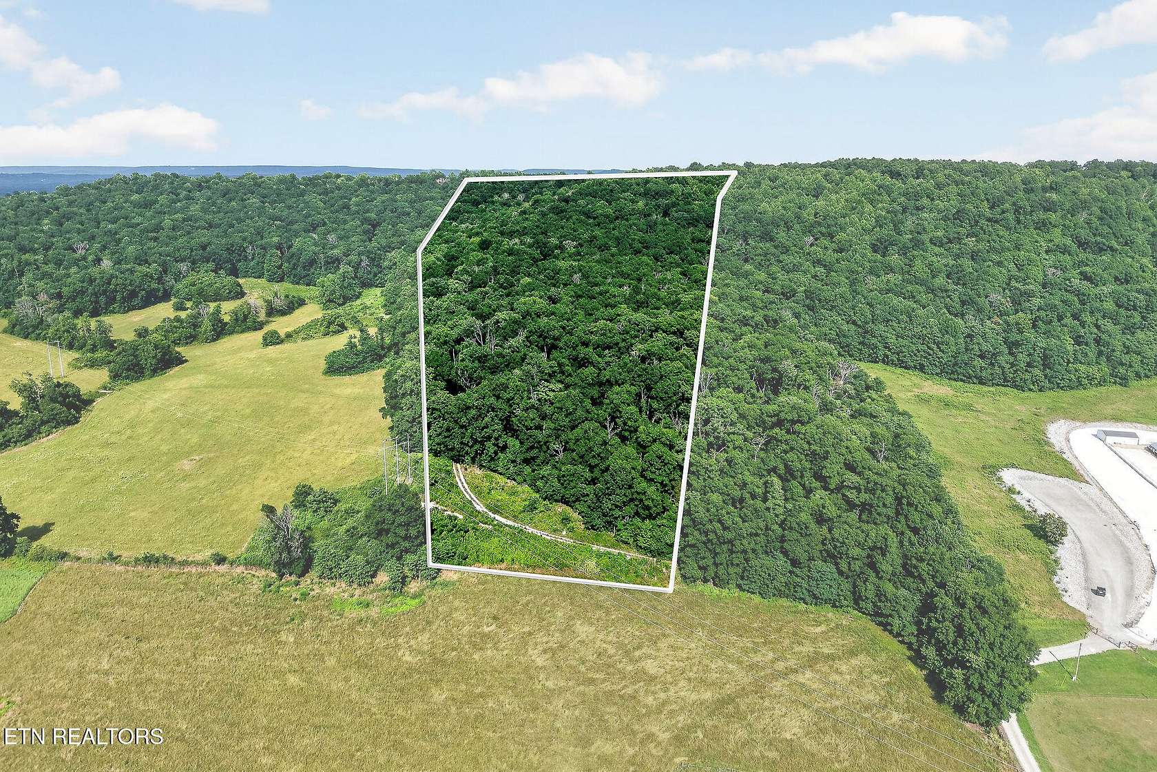 28 Acres of Land for Sale in Quebeck, Tennessee