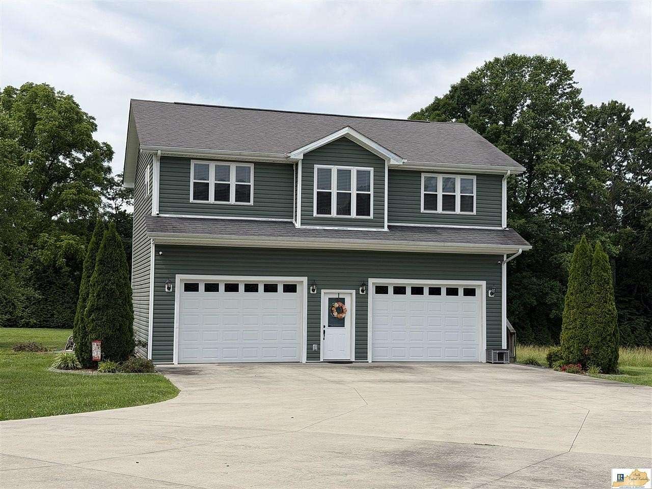 6 Acres of Land with Home for Sale in Albany, Kentucky