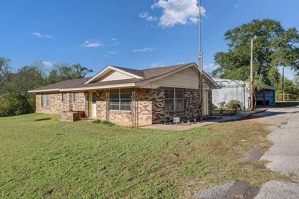 13 Acres of Land with Home for Sale in Frankston, Texas