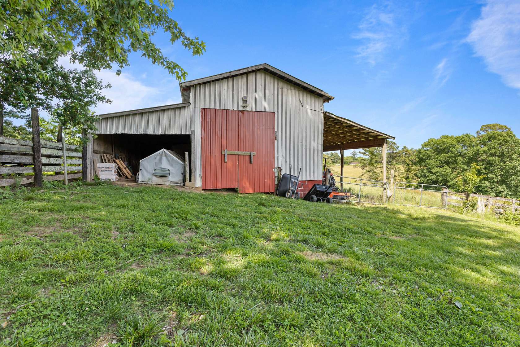 43 Acres of Land with Home for Sale in Jamestown, Tennessee
