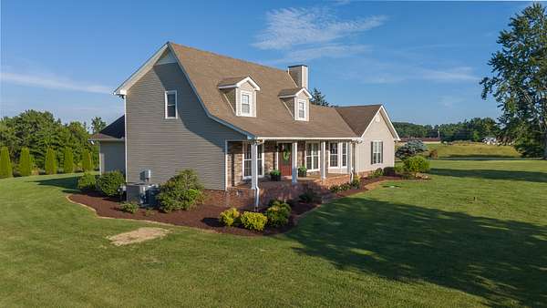 10.3 Acres of Land with Home for Sale in Portland, Tennessee