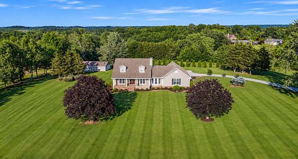 10.3 Acres of Land with Home for Sale in Portland, Tennessee