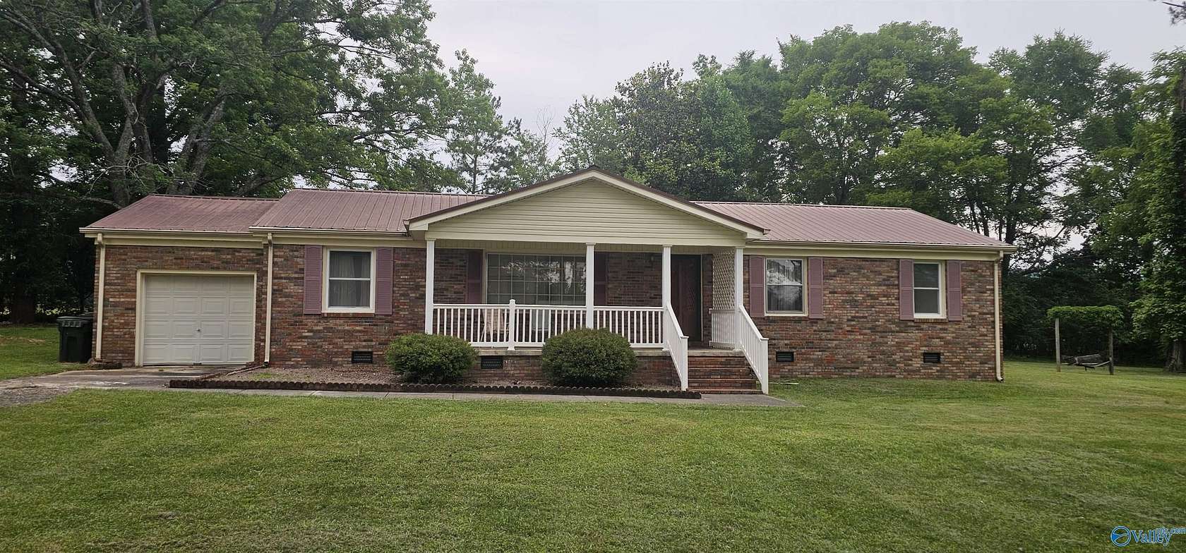 2.5 Acres of Land with Home for Sale in Scottsboro, Alabama