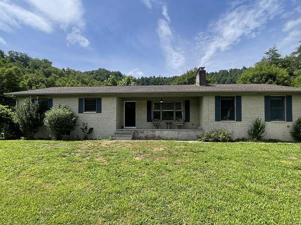 33 Acres of Land with Home for Sale in Flat Lick, Kentucky