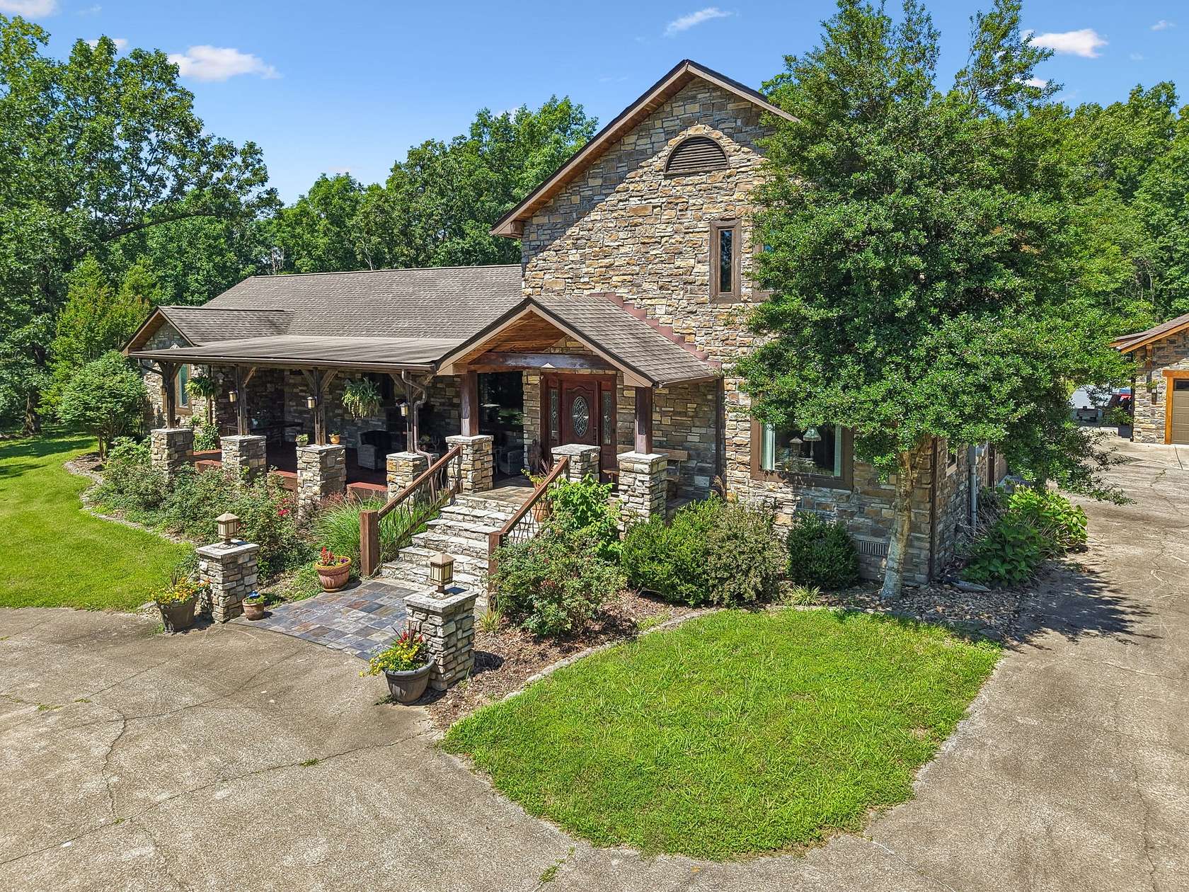4.2 Acres of Land with Home for Sale in Waverly, Tennessee