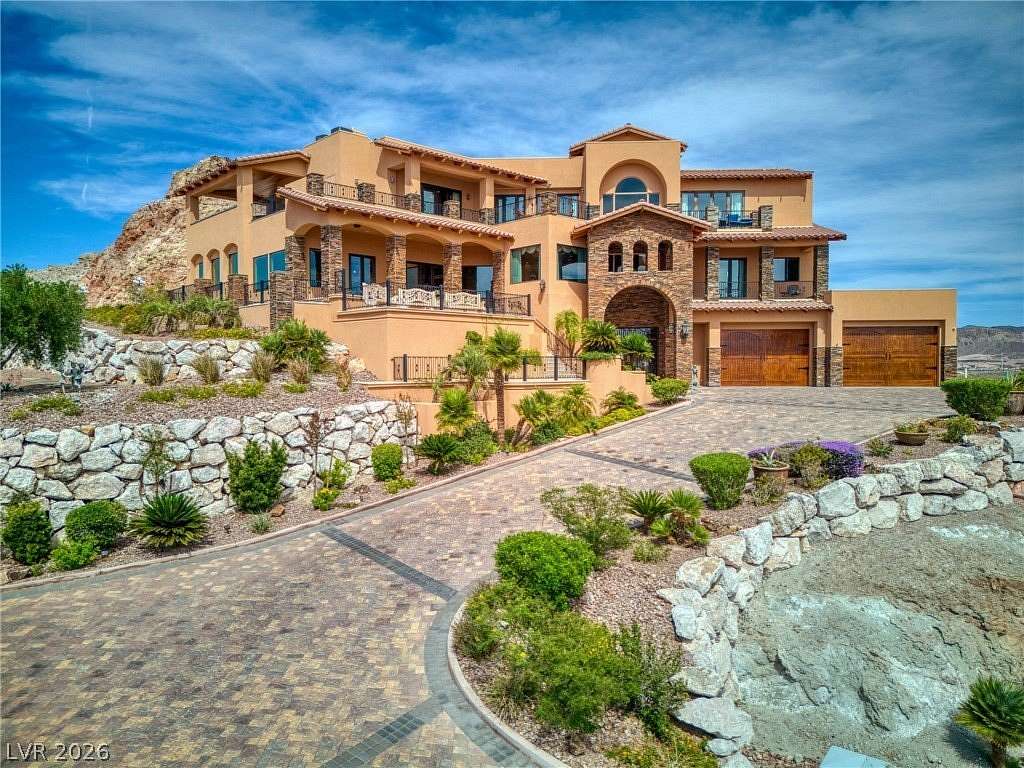 3.35 Acres of Land with Home for Lease in Henderson, Nevada