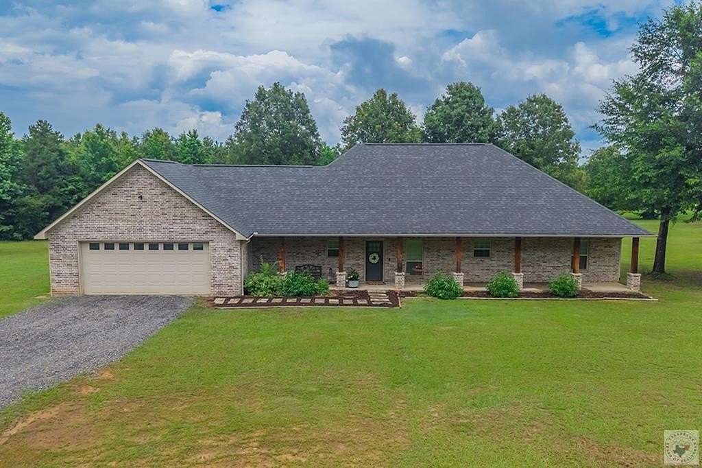2.9 Acres of Land with Home for Sale in Texarkana, Arkansas