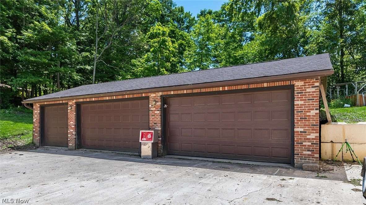 6 Acres of Land with Home for Sale in Utica, Ohio