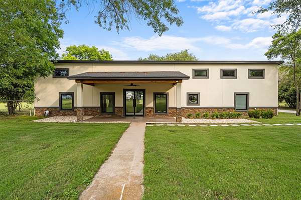 17 Acres of Land with Home for Sale in Robinson, Texas