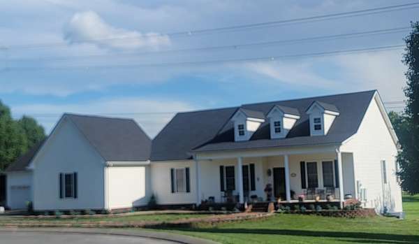 1.73 Acres of Land with Home for Sale in Gallatin, Tennessee