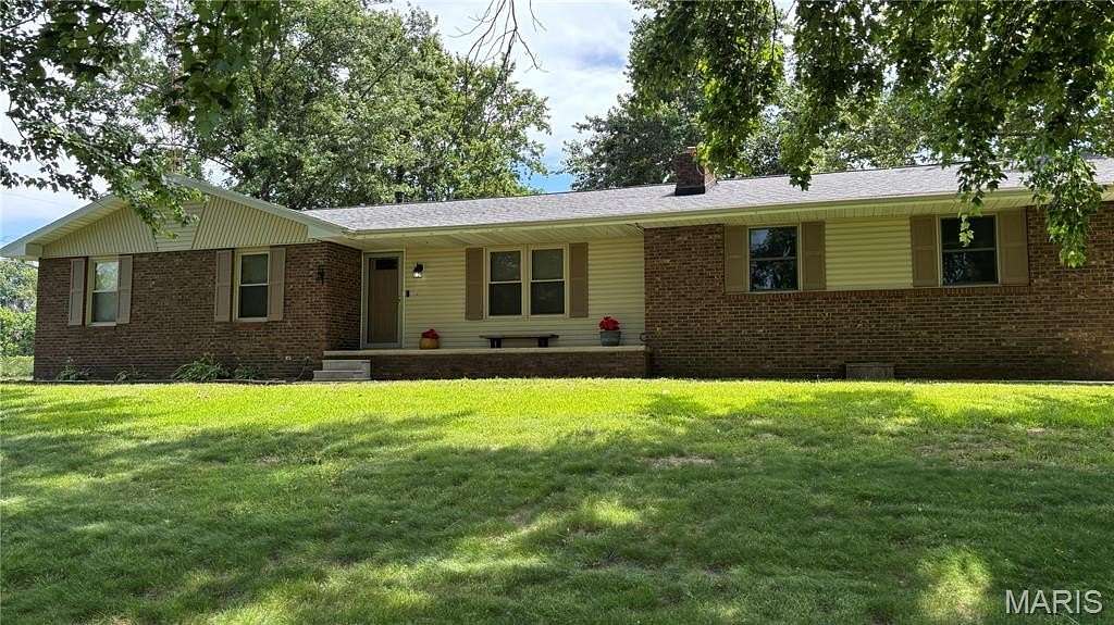 7 Acres of Land with Home for Sale in Salem, Illinois
