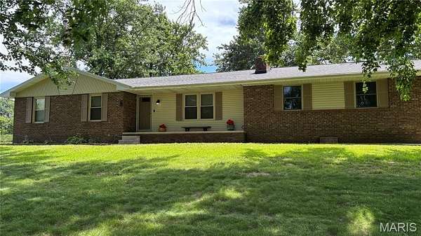 7 Acres of Land with Home for Sale in Salem, Illinois