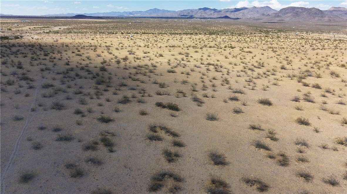 10.2 Acres of Land for Sale in Golden Valley, Arizona