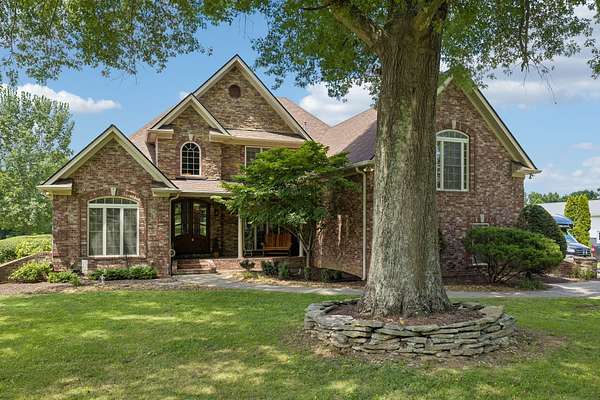 2.5 Acres of Land with Home for Sale in Hendersonville, Tennessee
