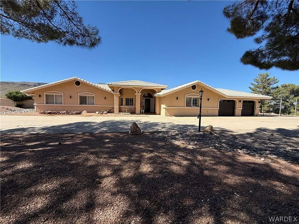 1.86 Acres of Land with Home for Sale in Kingman, Arizona