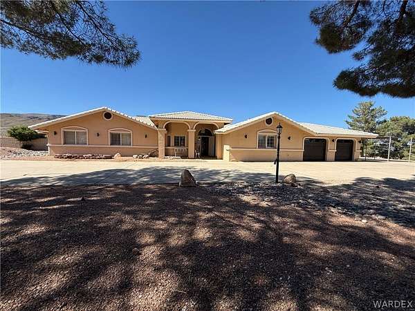 1.86 Acres of Land with Home for Sale in Kingman, Arizona
