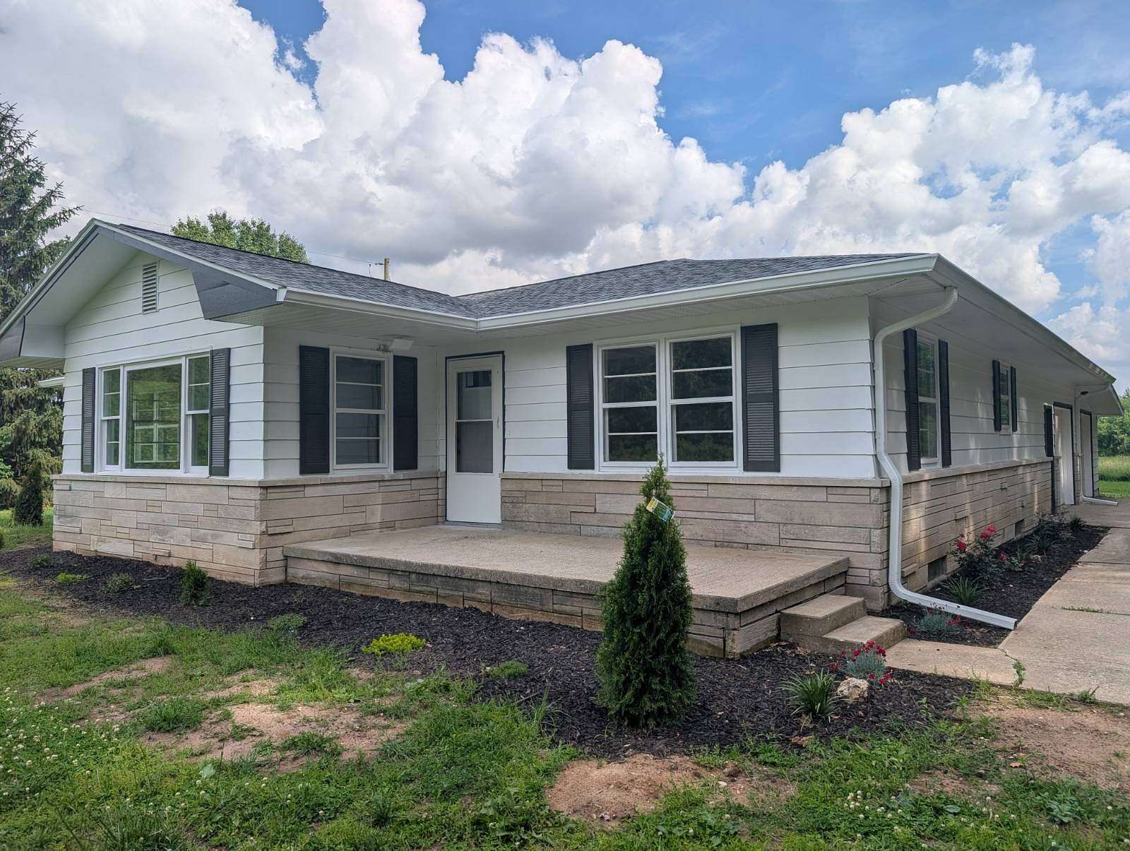 1.5 Acres of Land with Home for Sale in Sumner, Illinois