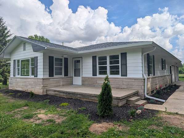 1.5 Acres of Land with Home for Sale in Sumner, Illinois