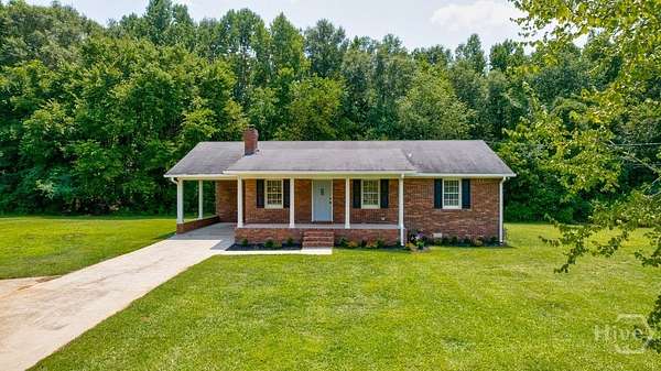 5 Acres of Land with Home for Lease in Statham, Georgia