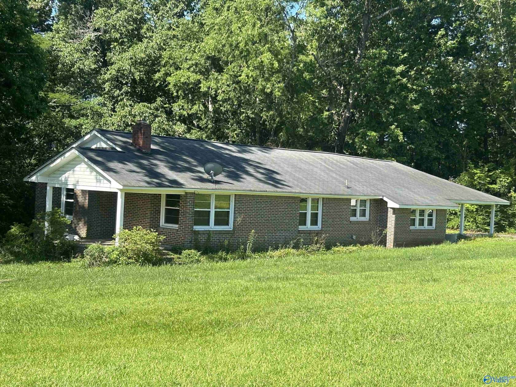 1.5 Acres of Land with Home for Sale in Gadsden, Alabama