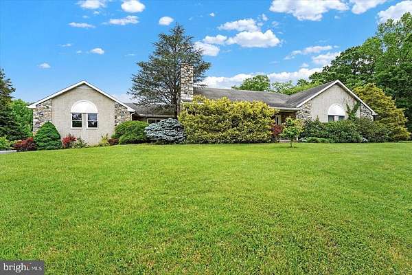 14.9 Acres of Land with Home for Lease in Elkton, Maryland