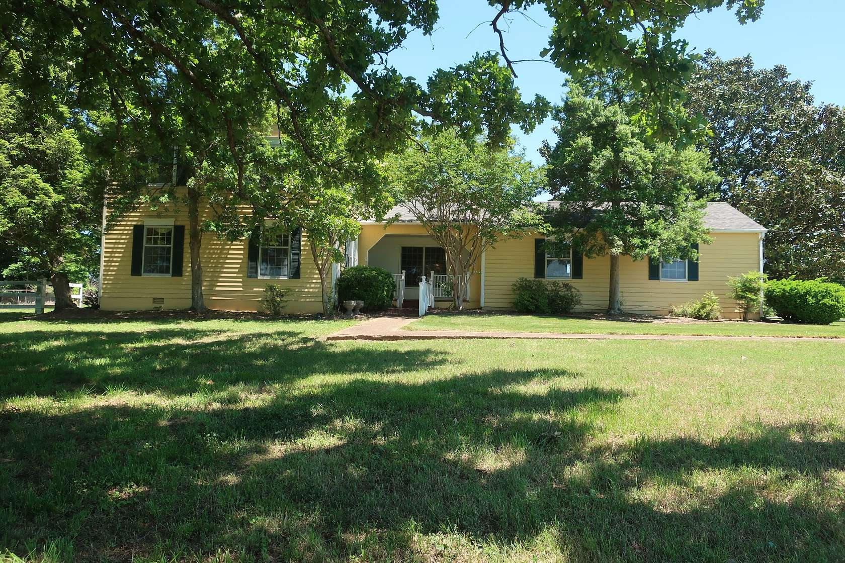5 Acres of Land with Home for Auction in Fulton, Kentucky