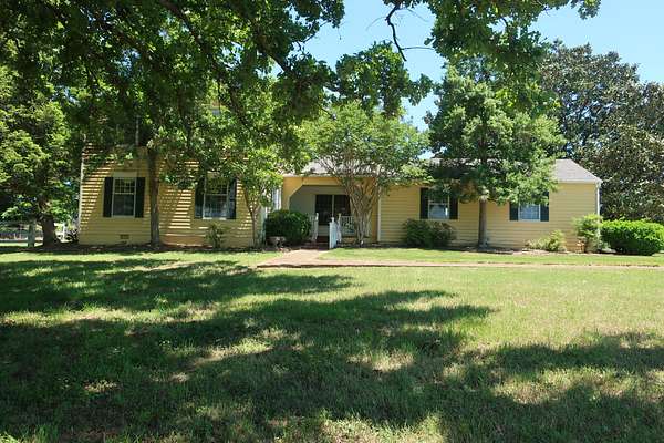 5 Acres of Land with Home for Auction in Fulton, Kentucky