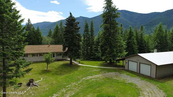 15 Acres of Land with Home for Sale in Bonners Ferry, Idaho