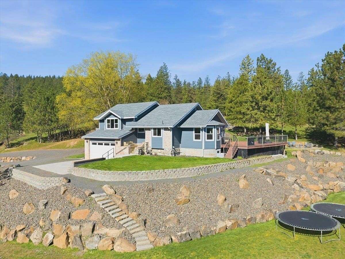 10 Acres of Land with Home for Sale in Greenacres, Washington