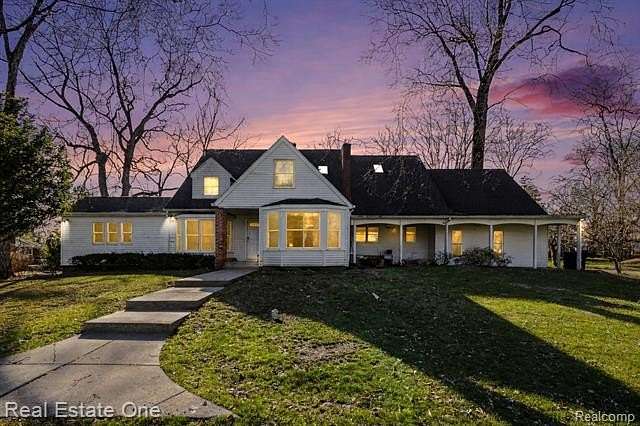 1.54 Acres of Land with Home for Sale in West Bloomfield, Michigan