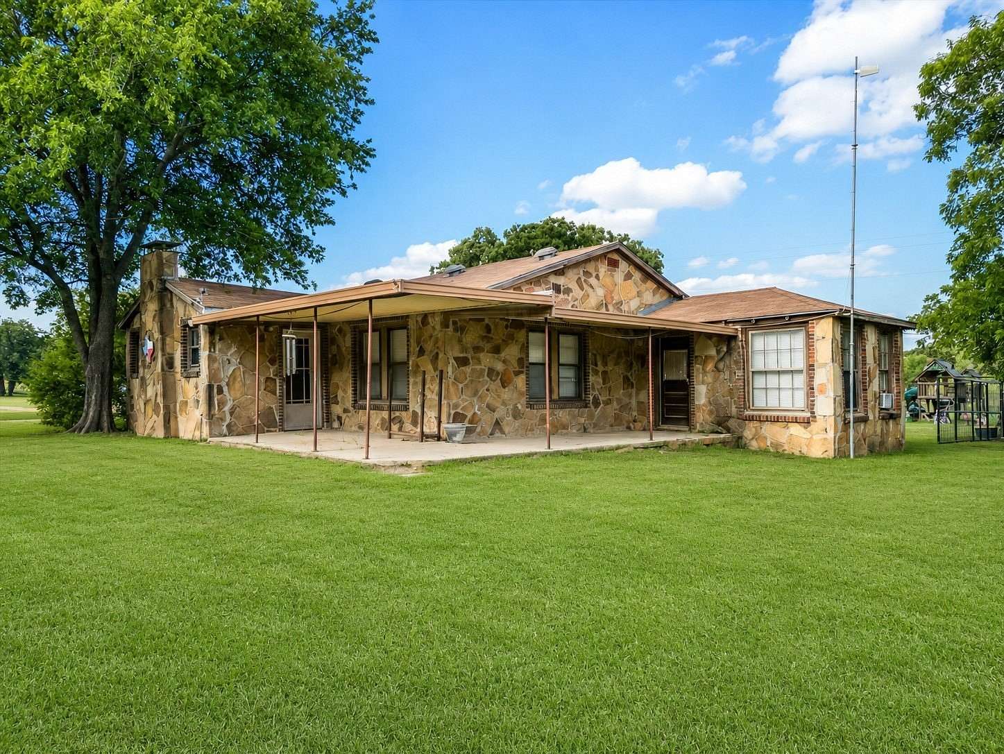 13.5 Acres of Land with Home for Sale in Mineral Wells, Texas
