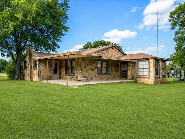 13.5 Acres of Land with Home for Sale in Mineral Wells, Texas