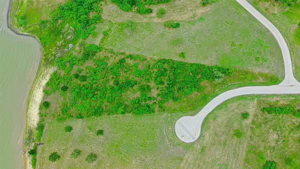 1.39 Acres of Residential Land for Sale in Corsicana, Texas