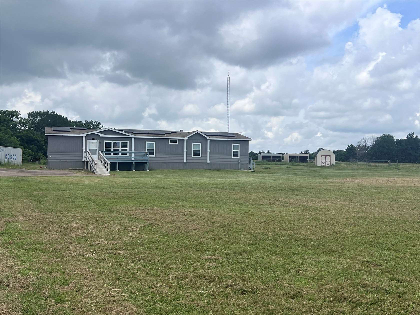 8.4 Acres of Land with Home for Lease in Trenton, Texas