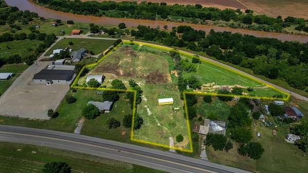 4 Acres of Mixed-Use Land for Sale in South Bend, Texas