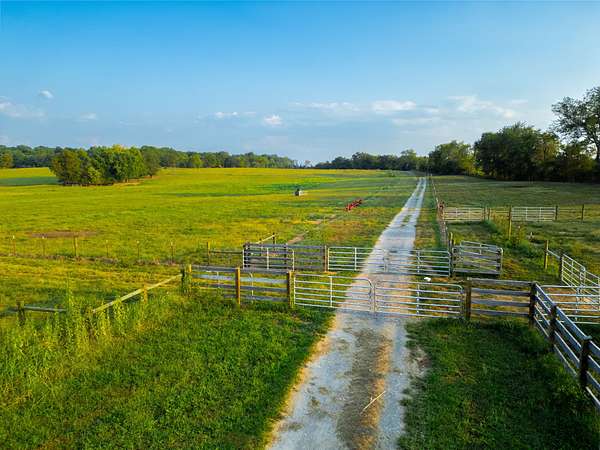 60 Acres of Agricultural Land for Sale in Springfield, Tennessee
