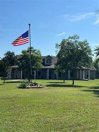 5.65 Acres of Improved Mixed-Use Land for Sale in Hugo, Oklahoma