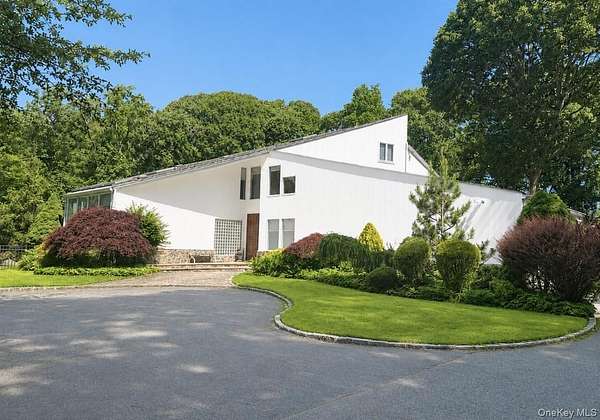 2 Acres of Land with Home for Sale in Oyster Bay Cove, New York