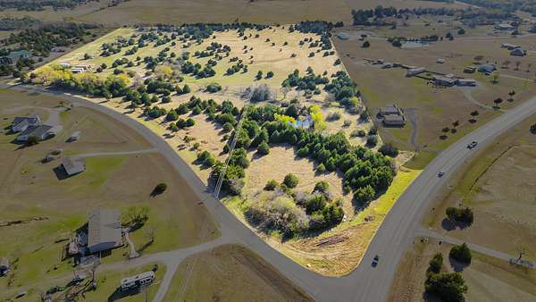 35 Acres of Agricultural & Residential Land for Sale in Valley View, Texas