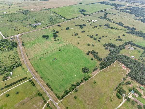 73 Acres of Agricultural & Residential Land for Sale in Barry, Texas