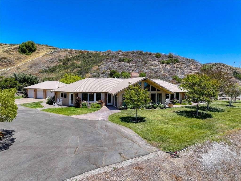10.7 Acres of Land with Home for Sale in Castaic, California