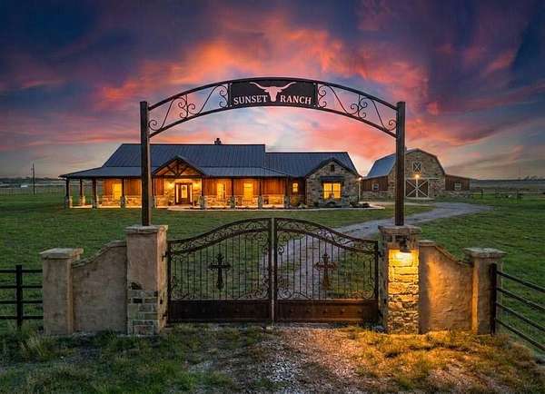 10 Acres of Land for Sale in San Marcos, Texas