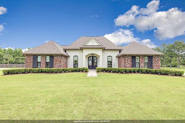 1.54 Acres of Land with Home for Sale in Houma, Louisiana