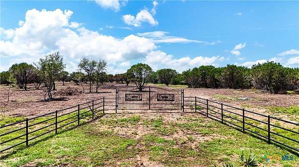11 Acres of Land for Sale in Moody, Texas
