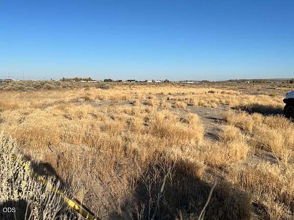 2.4 Acres of Residential Land for Sale in Christmas Valley, Oregon